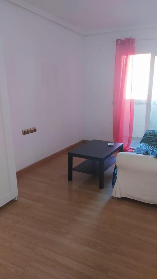 Apartamento De 3 Dormitorios Por Entrevias Madrid Exterior photo